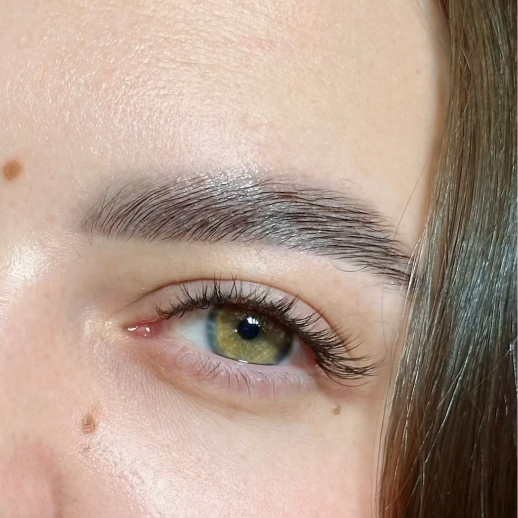 Наращивание ресниц в мокром эффекте 2D