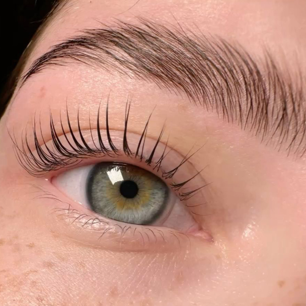 Комбо: ламинирование ресниц+архитектура бровей