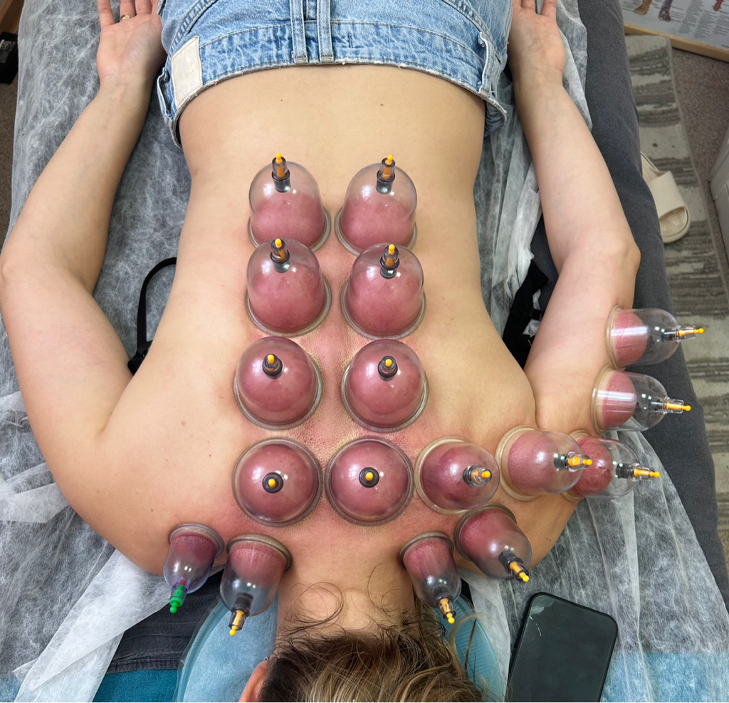 Глубокий тканевый массаж (спина) + баночный массаж