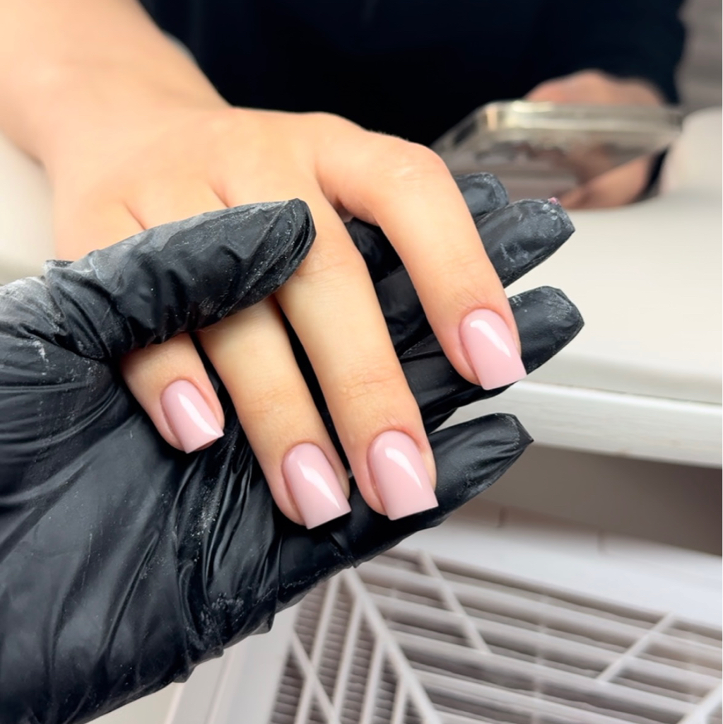 Маникюр с покрытием S