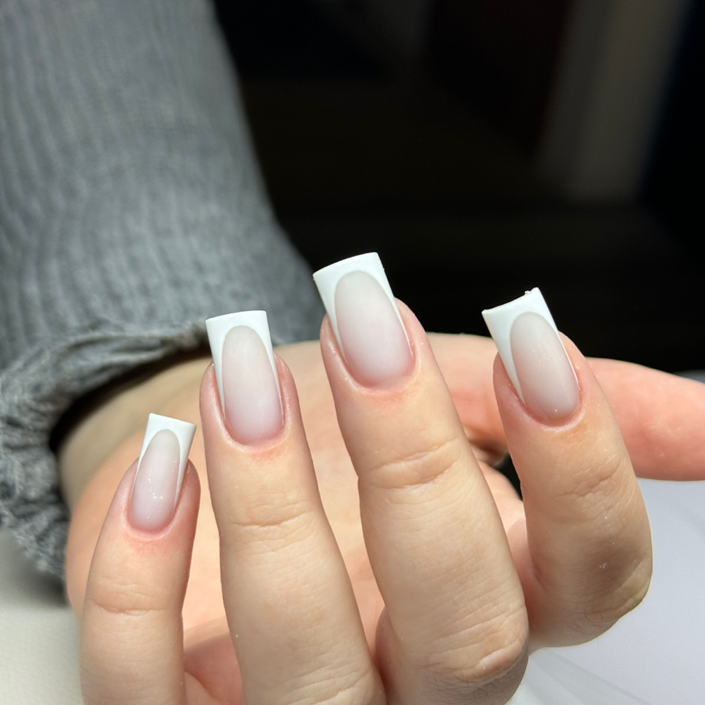 Наращивание ногтей M