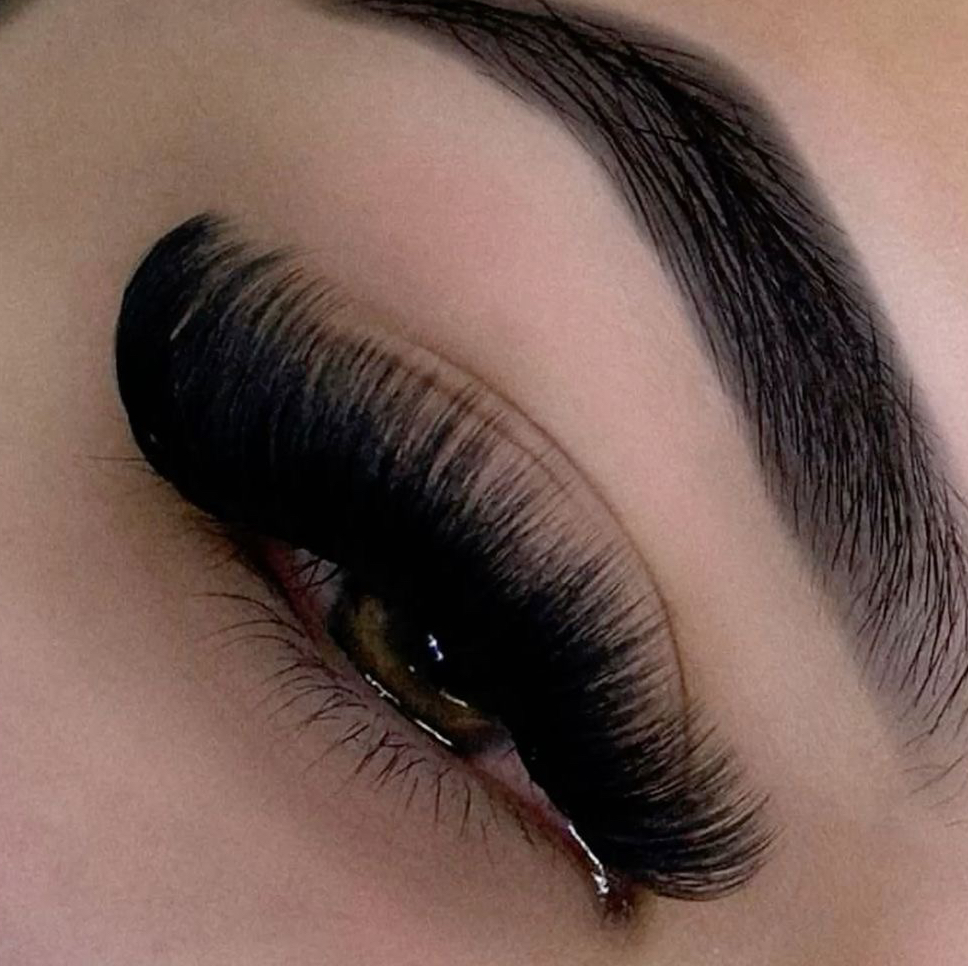 Наращивание ресниц 8D