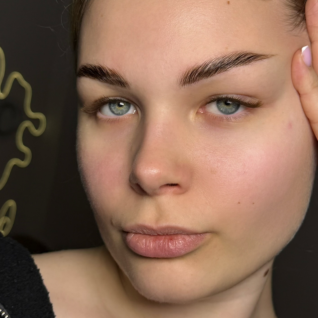 Комплекс наращивание ресниц ( любой объем) + оформление бровей (Лами , коррекция ,  окрашивание )