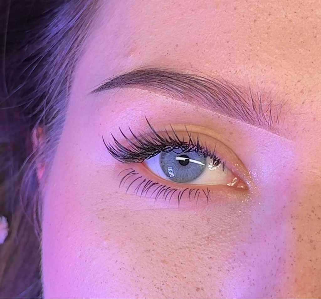 Наращивание нижних ресниц