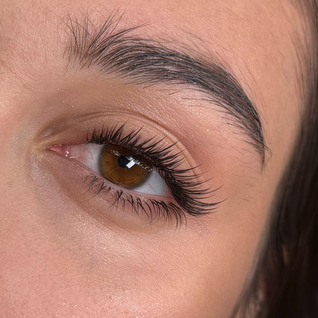 Наращивание ресниц 2-4D