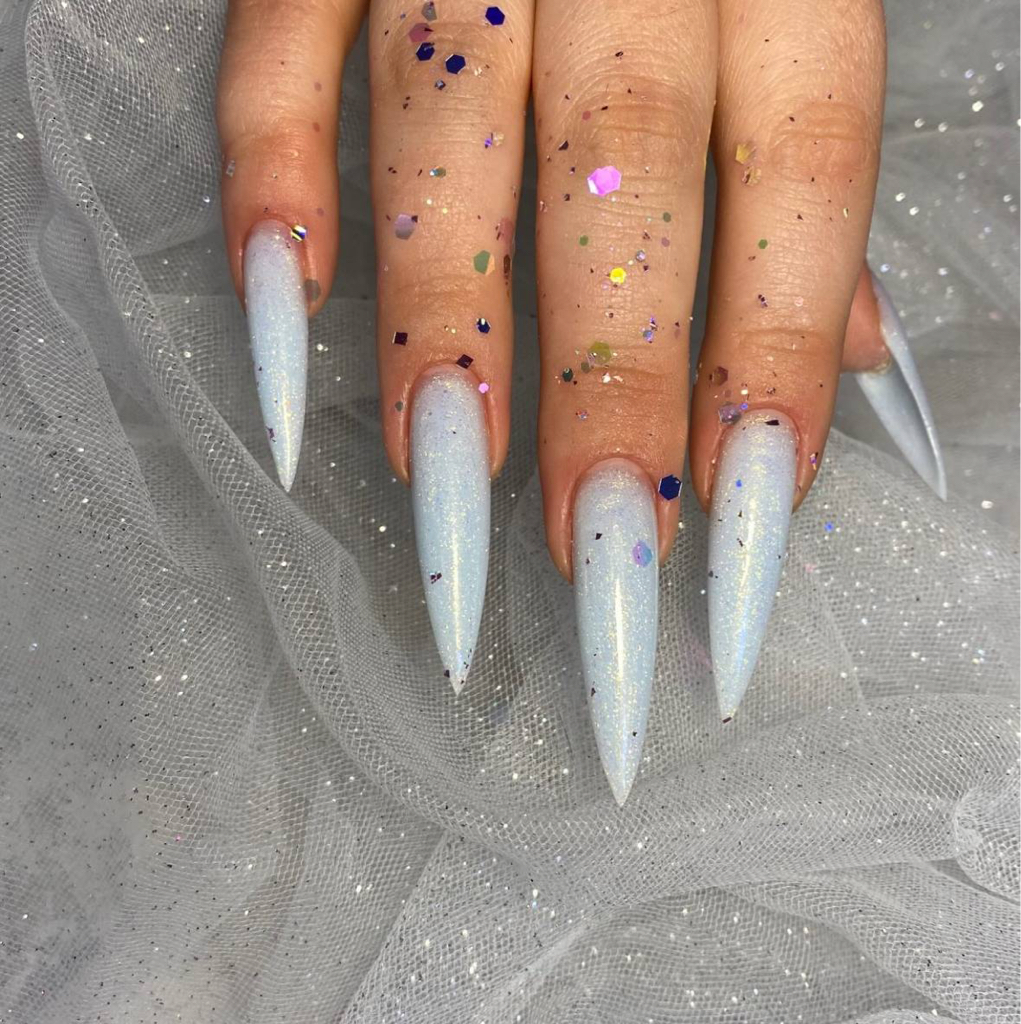 Наращивание ногтей