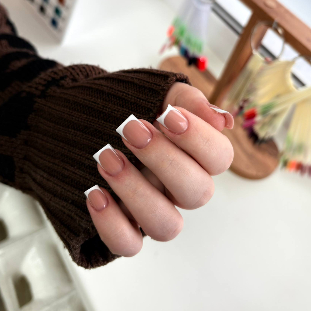 Маникюр аппаратный с долговременным покрытием, френч