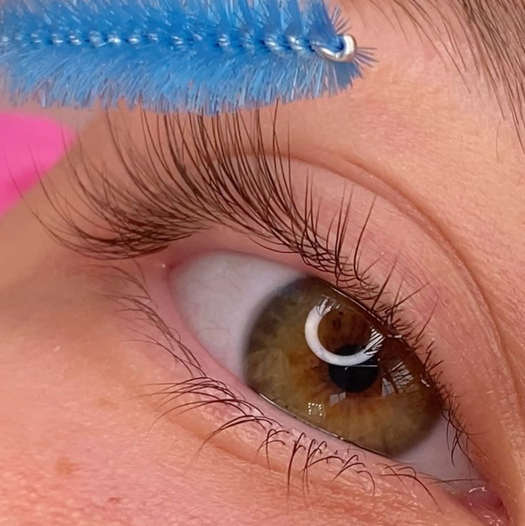 Снятие наращенных ресниц без наращивание