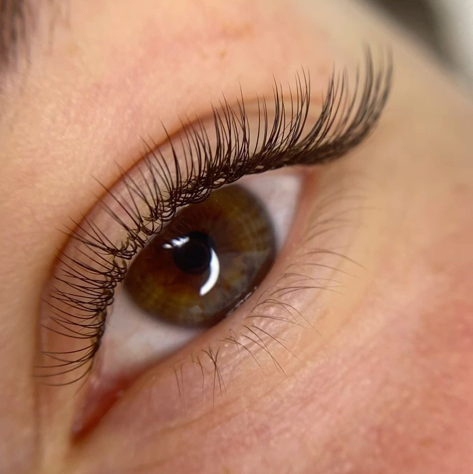 Наращивание ресниц классика