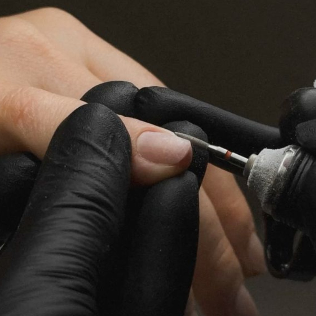 Аппаратный маникюр без покрытия