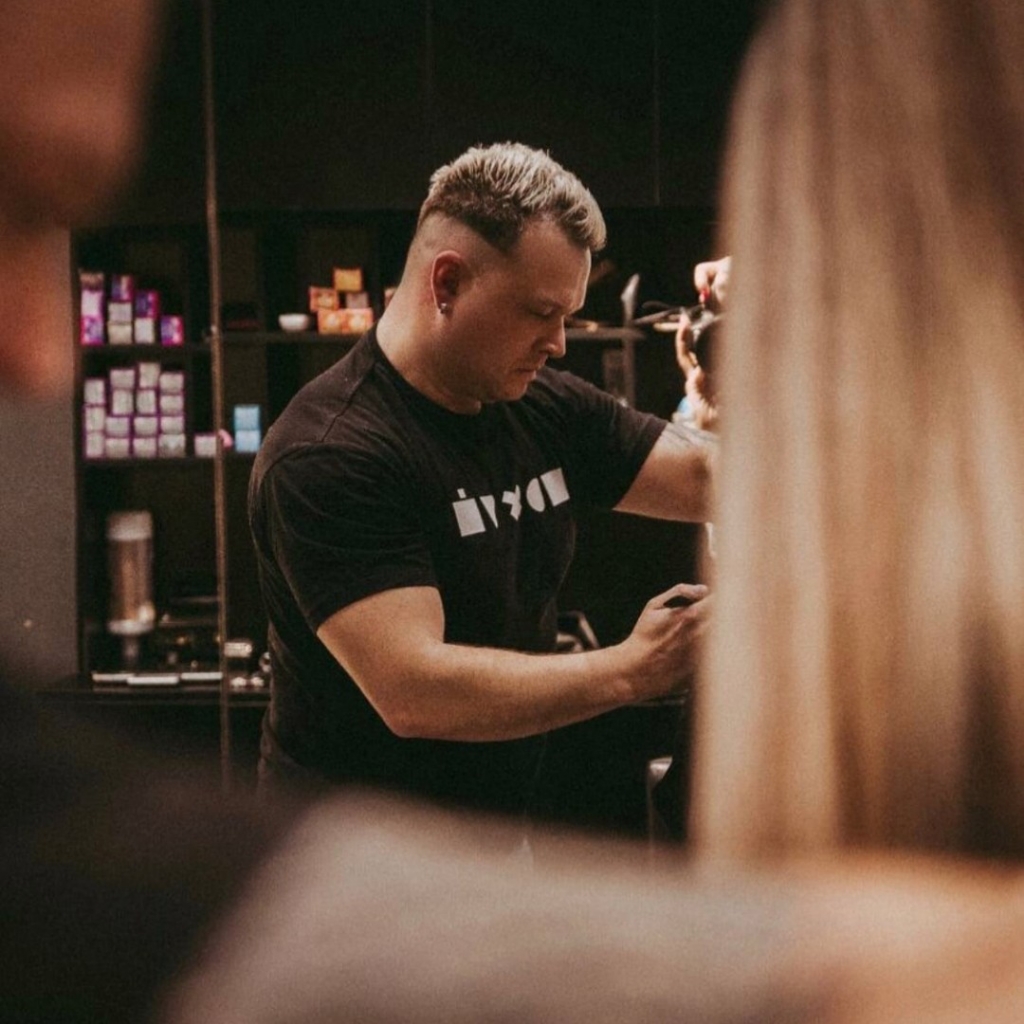 Женская чёткая стрижка