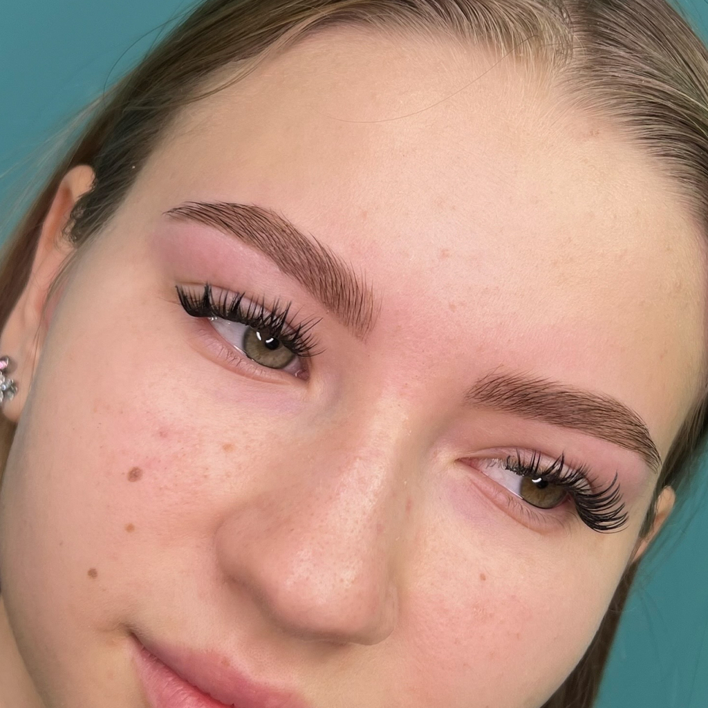 Окрашивание и коррекция бровей