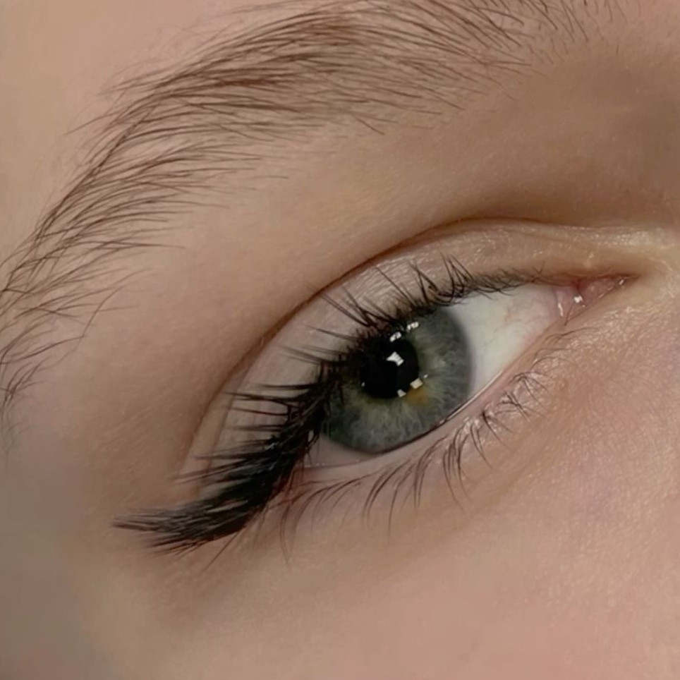 Lash extensions (corners)