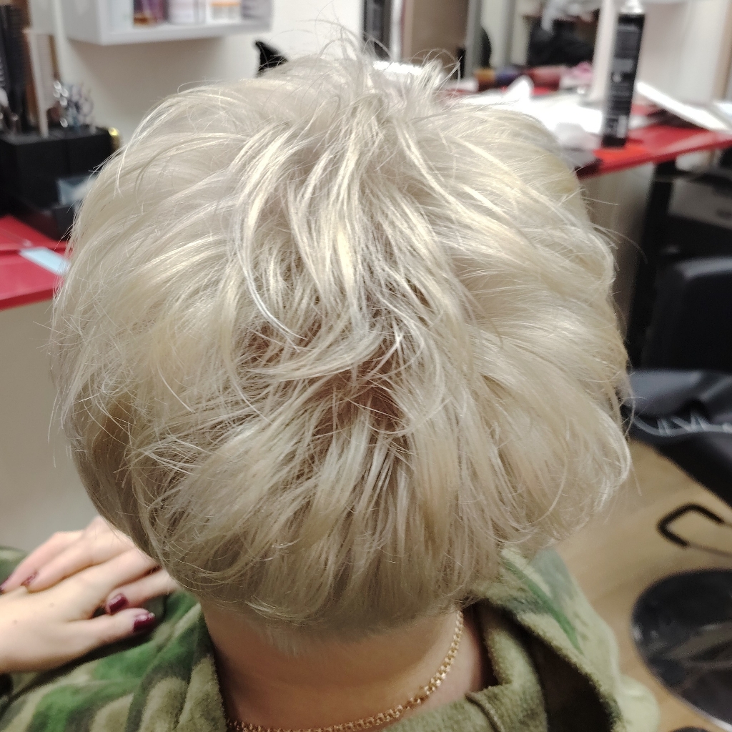 Стрижка женская короткая