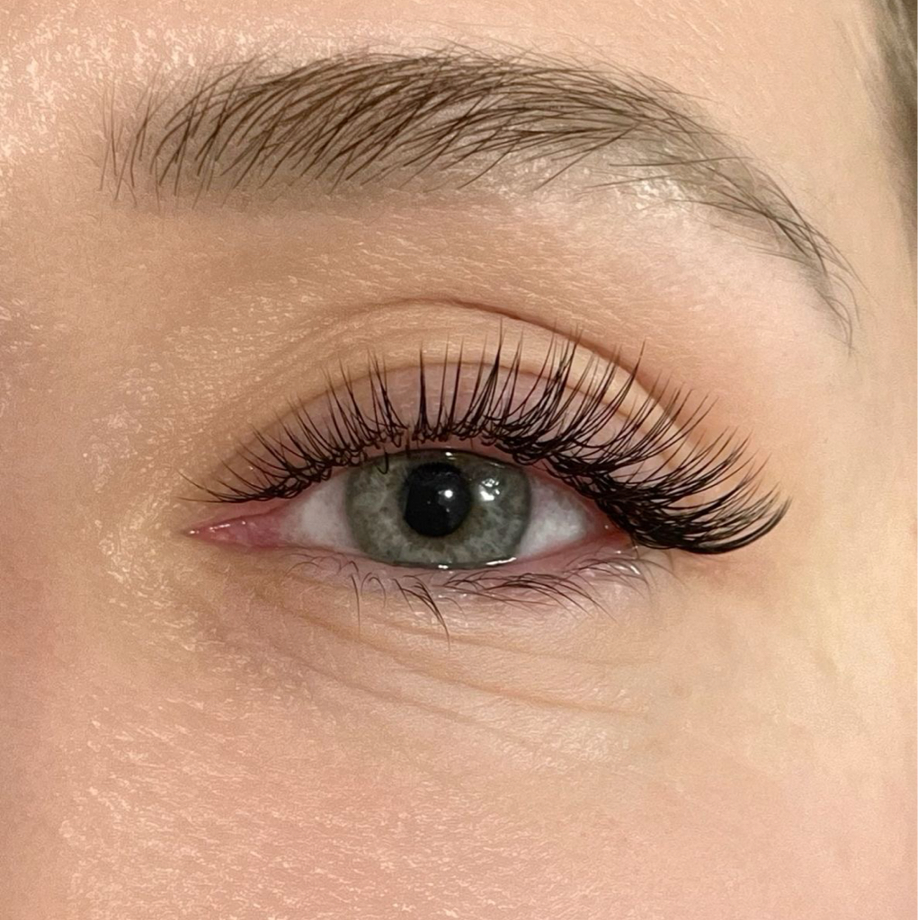 Наращивание ресниц классика (1D)