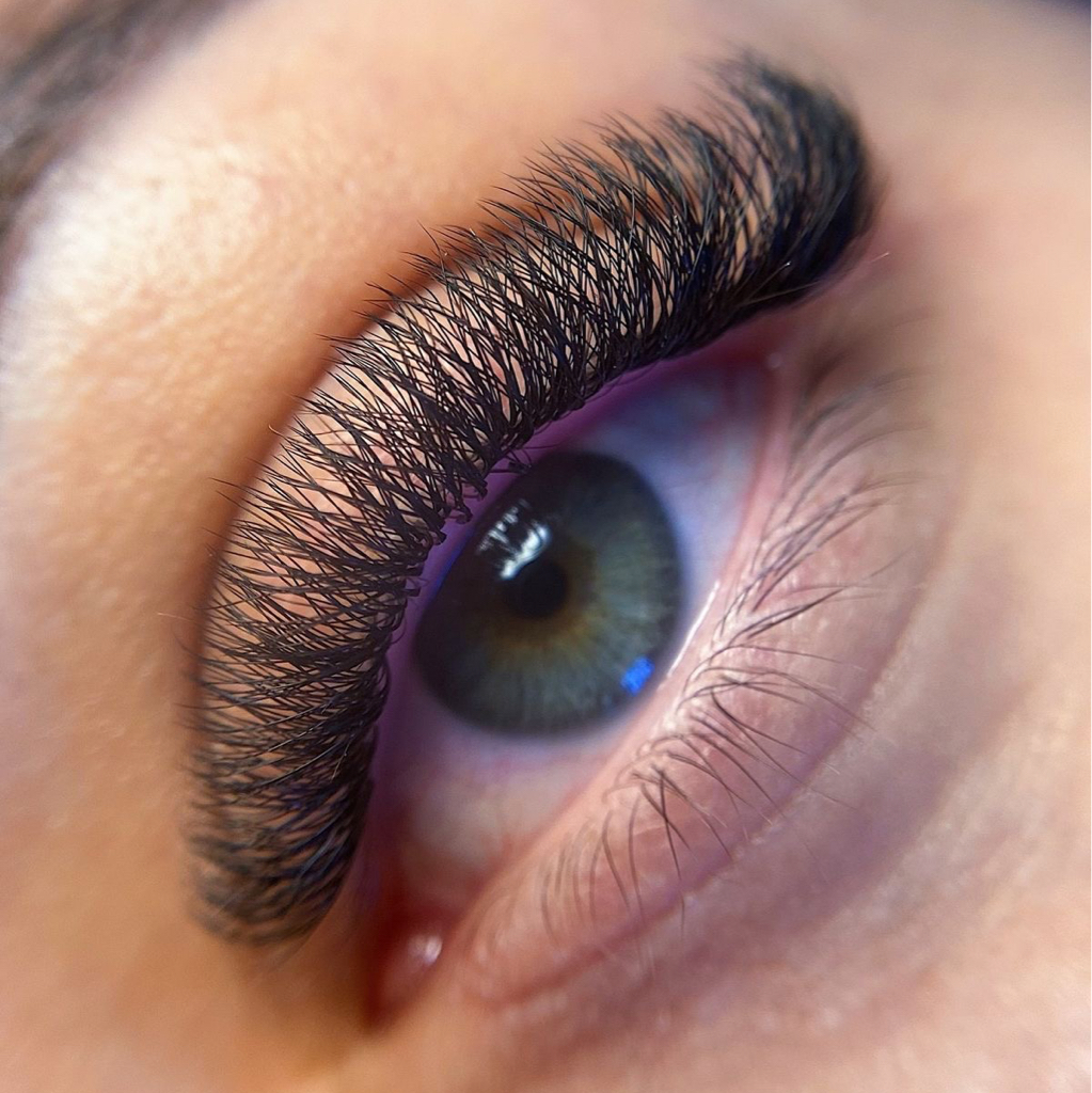 Наращивание ресниц 5D