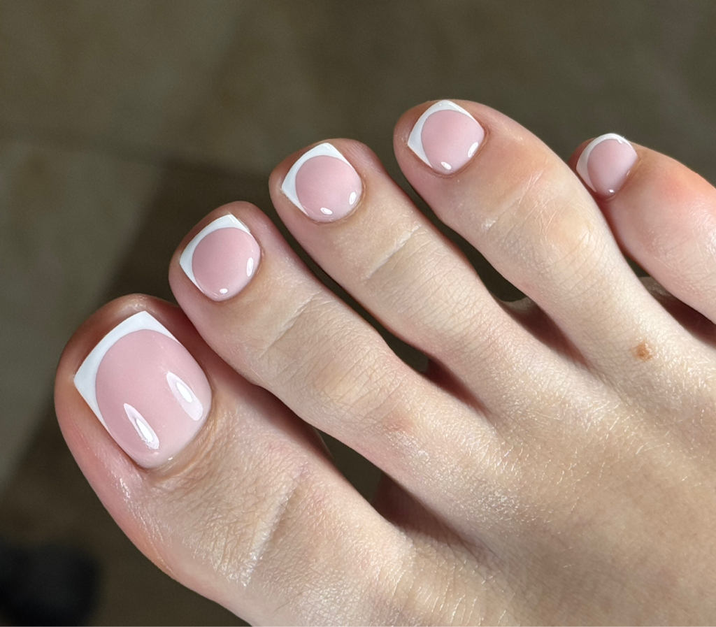 Педикюр пальчики с покрытием френч