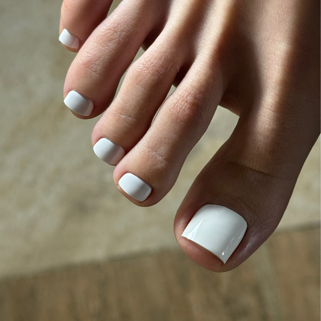 Педикюр полный с однотонным покрытием