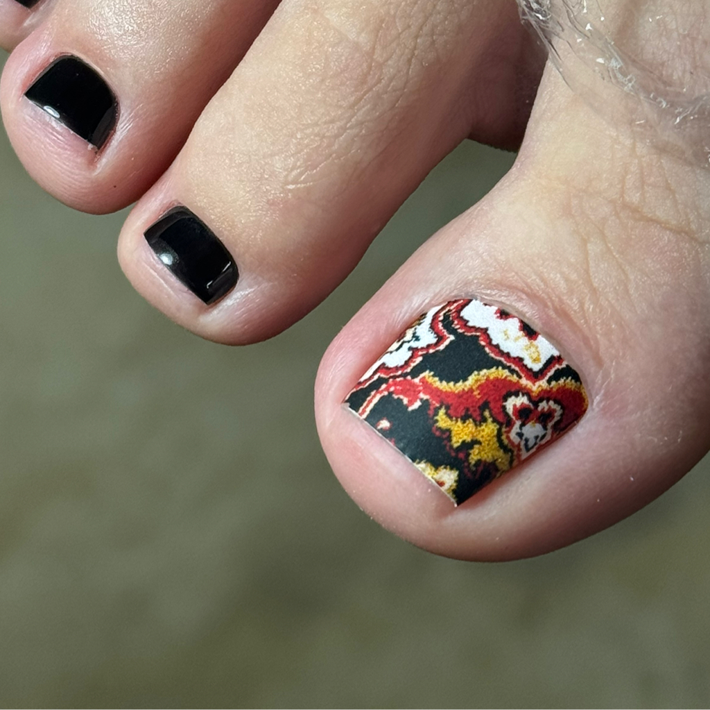 Педикюр полный с пленками на больших пальчиках+гель-лак