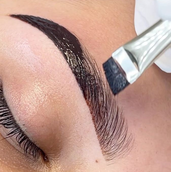 Окрашивание бровей