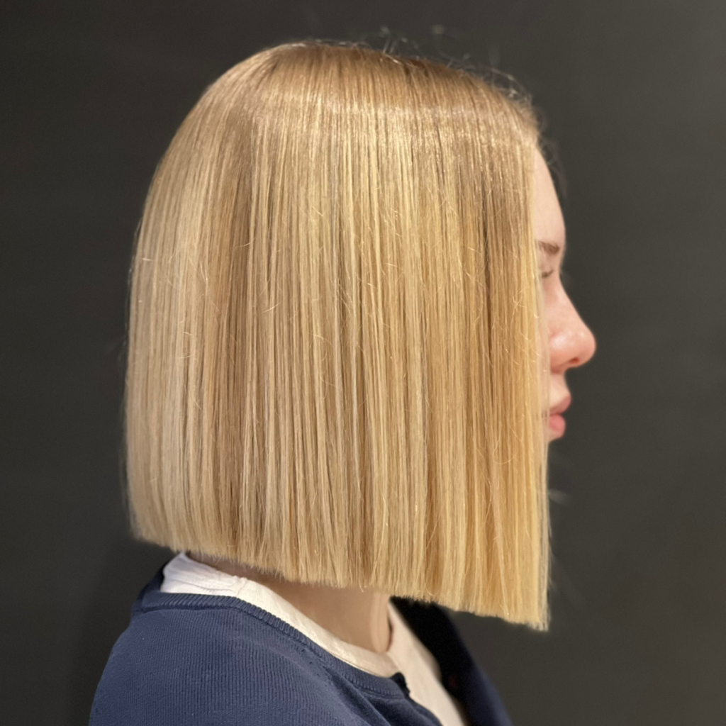 Стрижка женская средняя длинна.