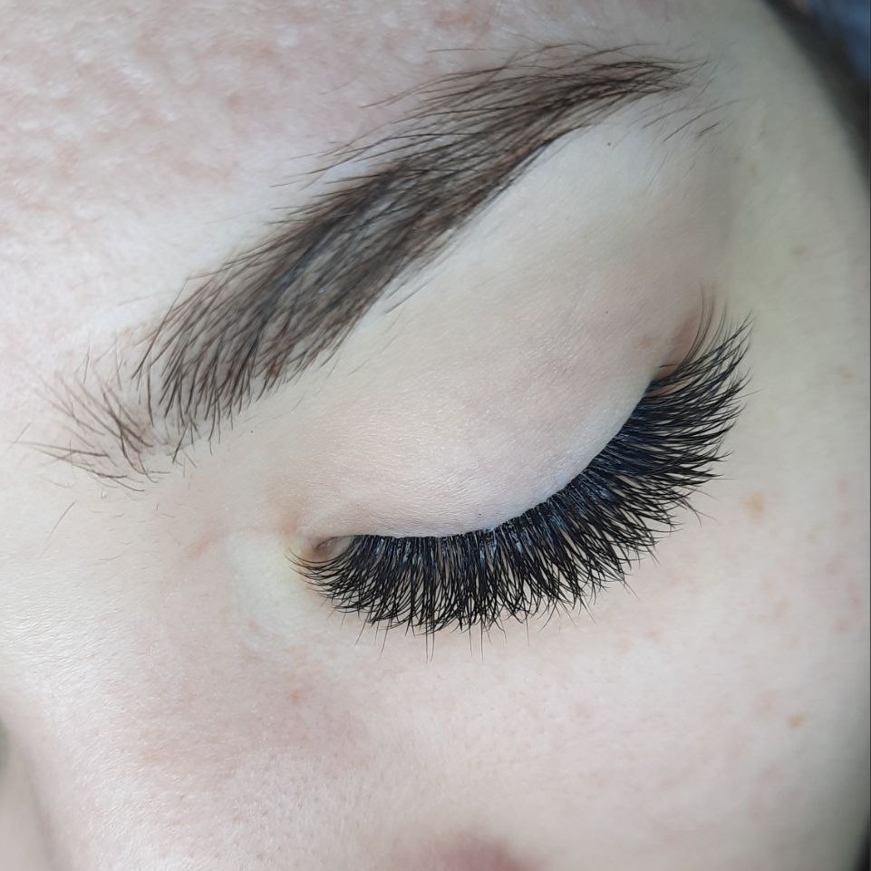 Наращивание ресниц 2,5-3 D
Классик
(Изгибы: С, D; эффекты: натуральный, лисий, кукольный + их микс)