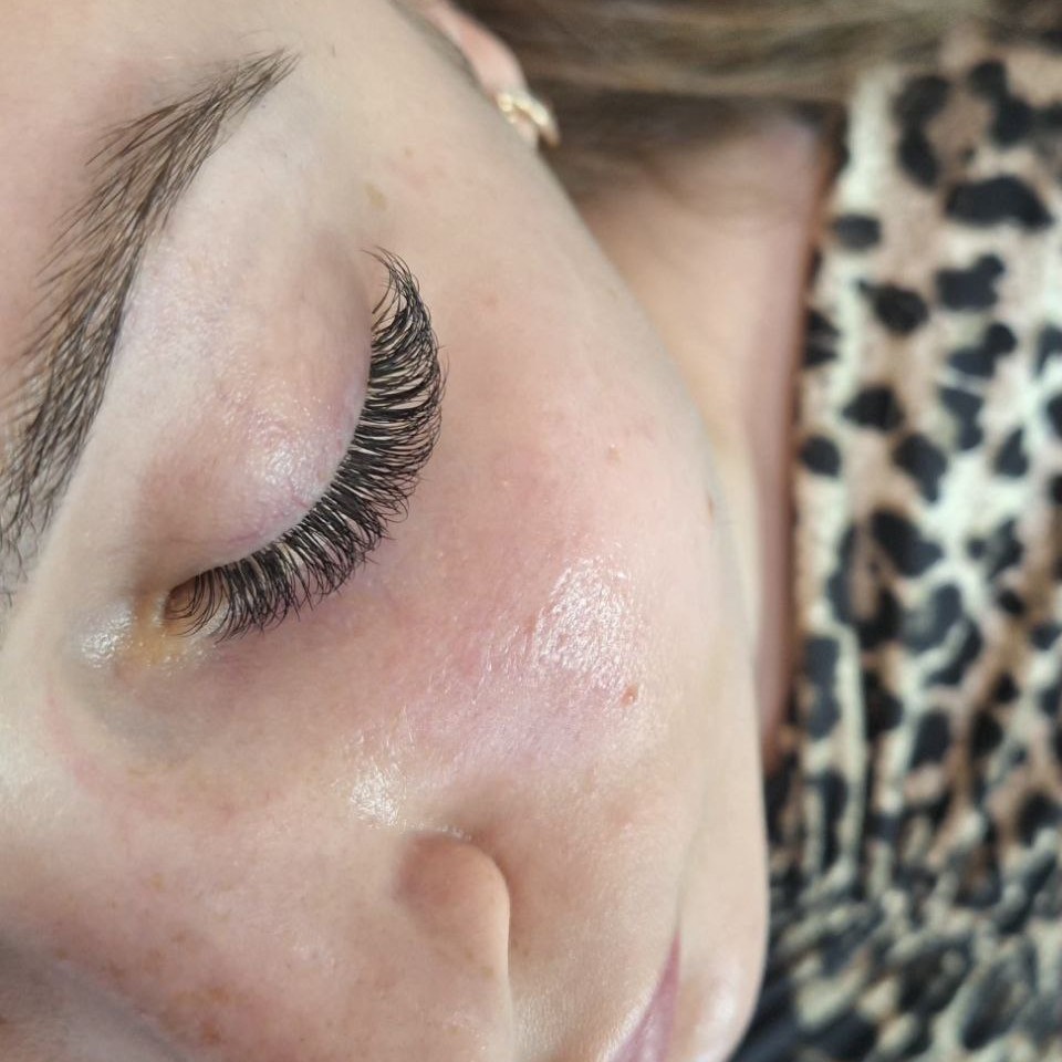 Эффект накрашенных ресниц Классик
(Изгибы: С, D; эффекты: натуральный, лисий, кукольный + их микс)