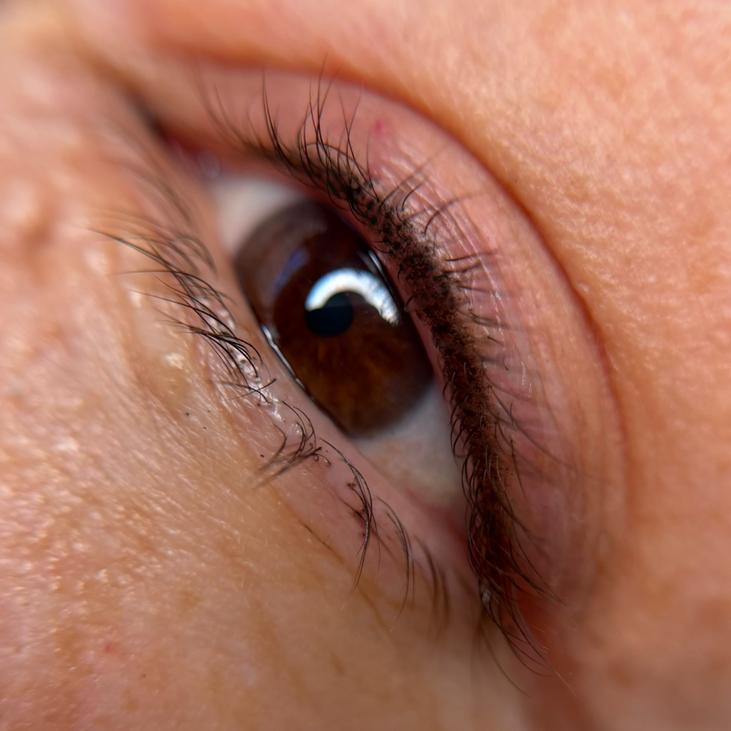 Перманентный макияж межресничного пространства