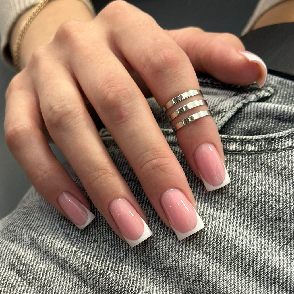 Маникюр с покрытием дизайн френч