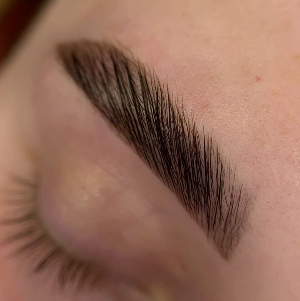 Окрашивание бровей краской