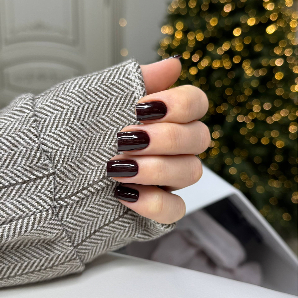 маникюр + однотонное покрытие с укреплением