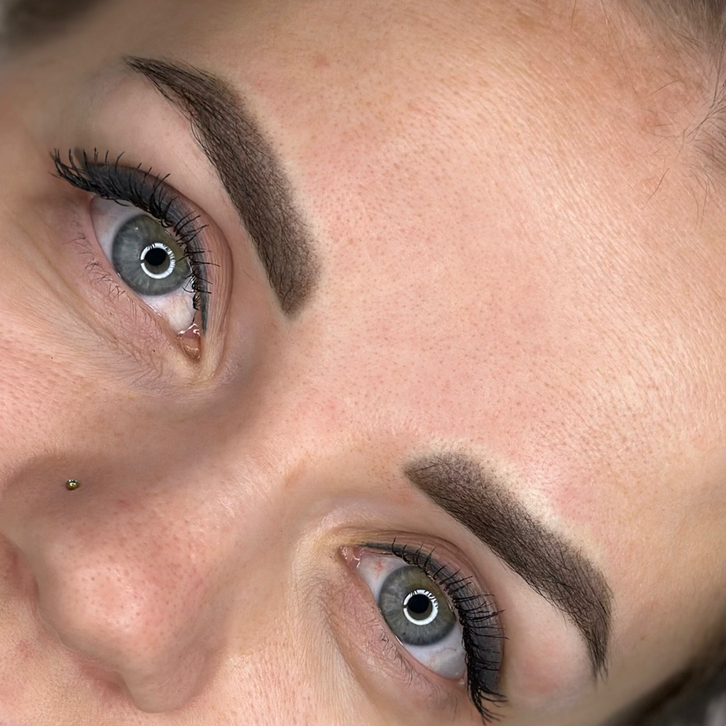 Брови 🧑‍🎨