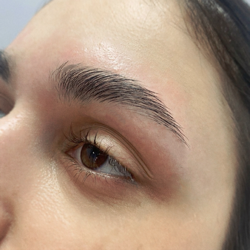 Коррекция бровей (воск+пинцет)