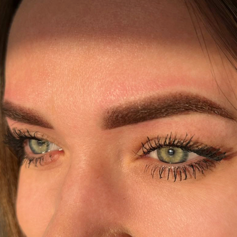 Коррекция перманентного макияжа бровей