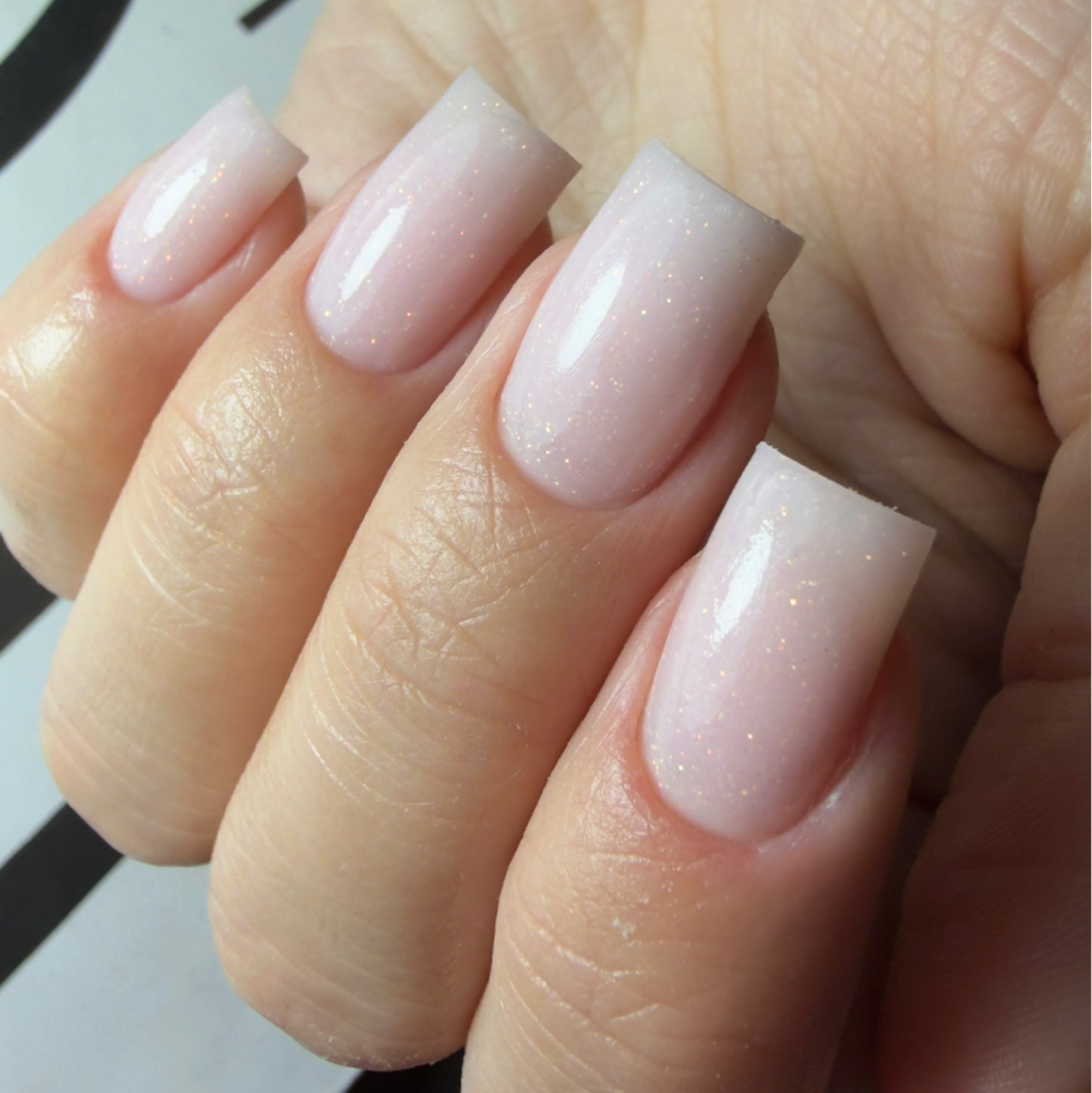 Маникюр с укреплением гелем