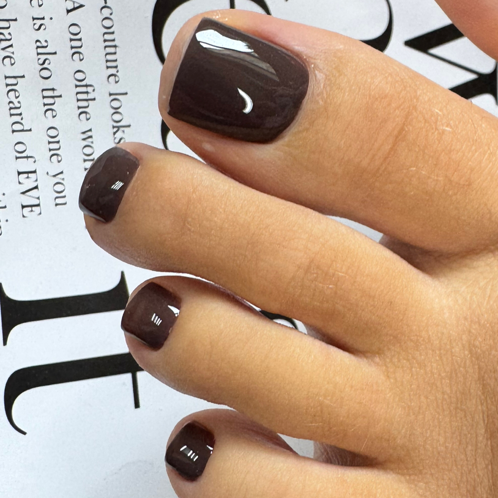 Педикюр с обработкой стопы и покрытием гель-лак