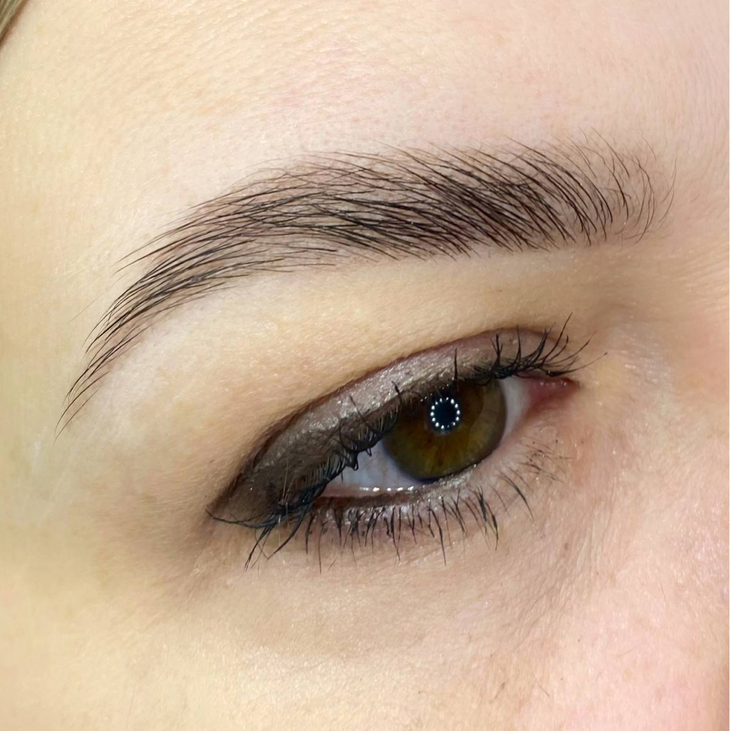 Коррекция формы бровей