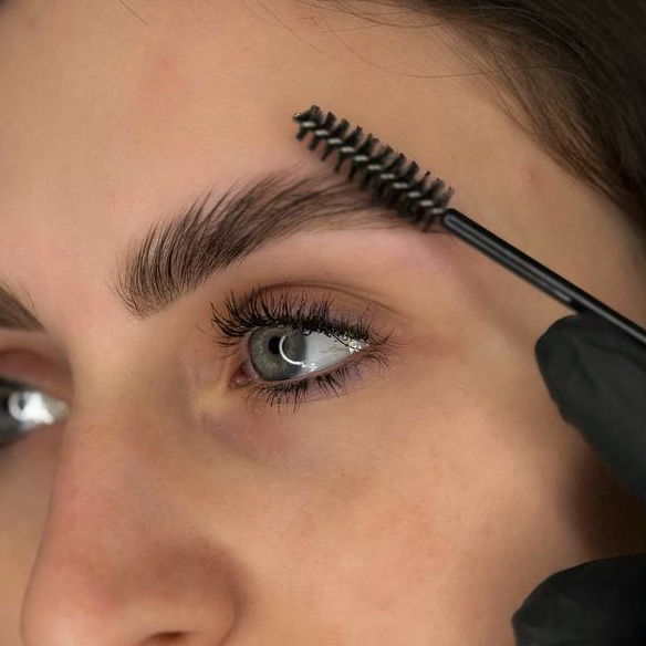 Ламинирование бровей с окрашиванием краской