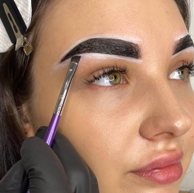 Окрашивание бровей