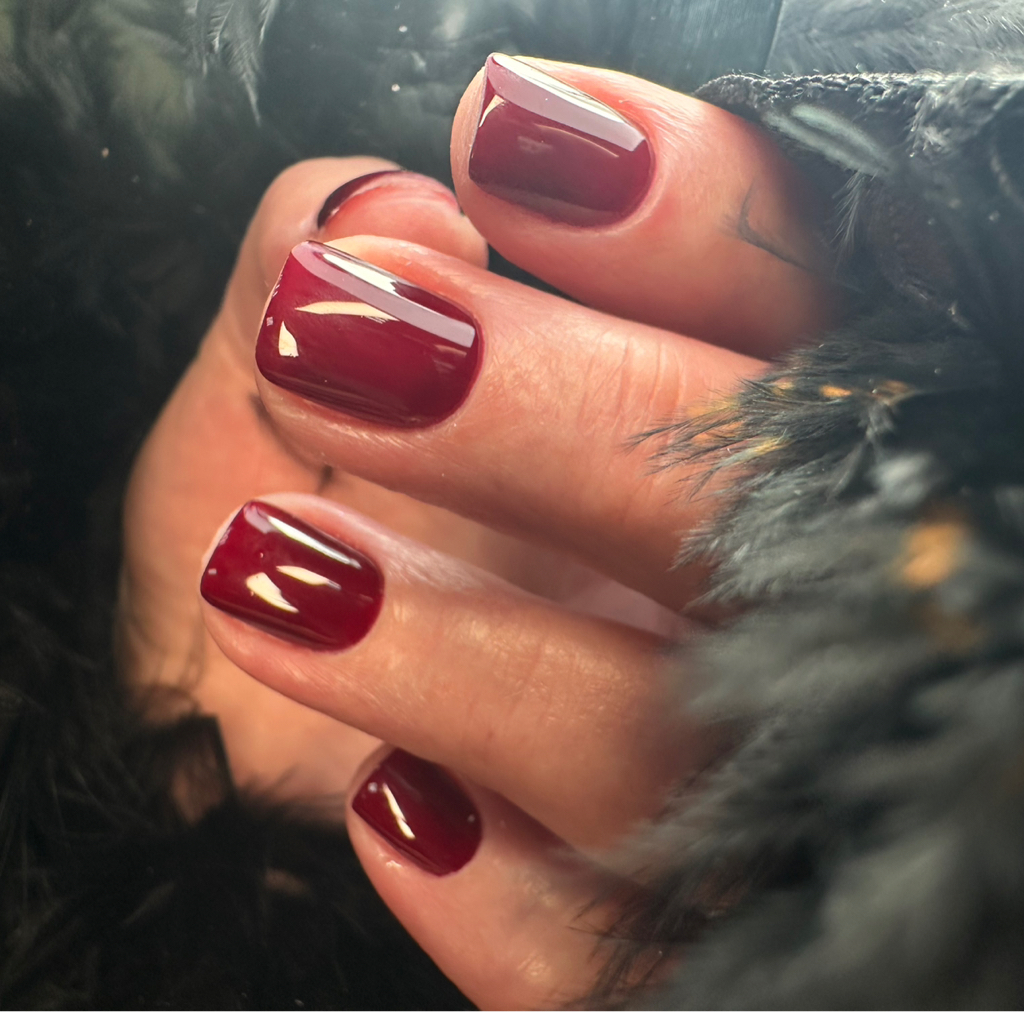 Маникюр с покрытием гель-лак