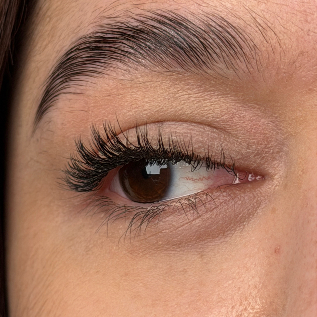 Эффект мокрых ресниц (добавляется к выбранному объему наращивания)