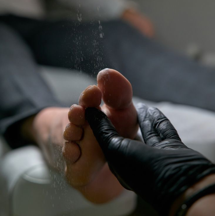 Эстетический мужской педикюр