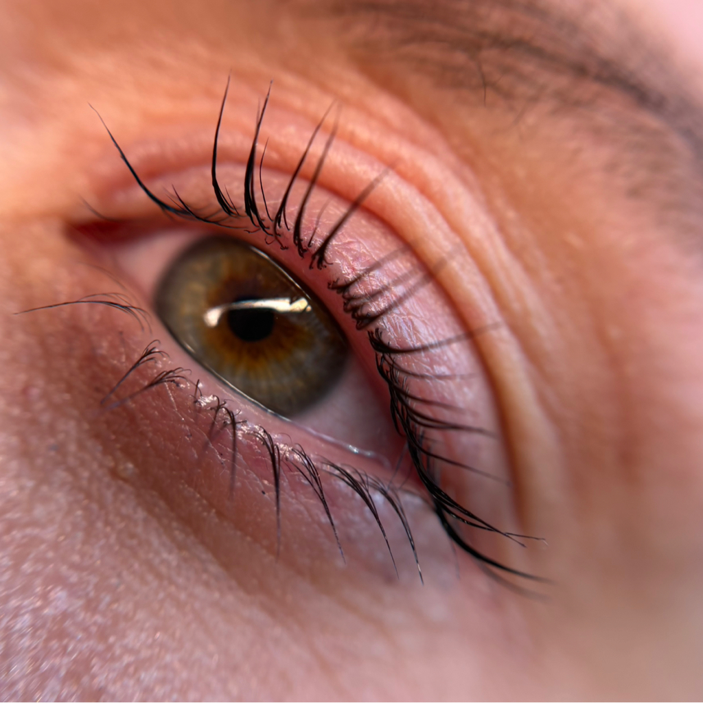 Ламинирование ресниц (ботокс + окрашивание + уход)