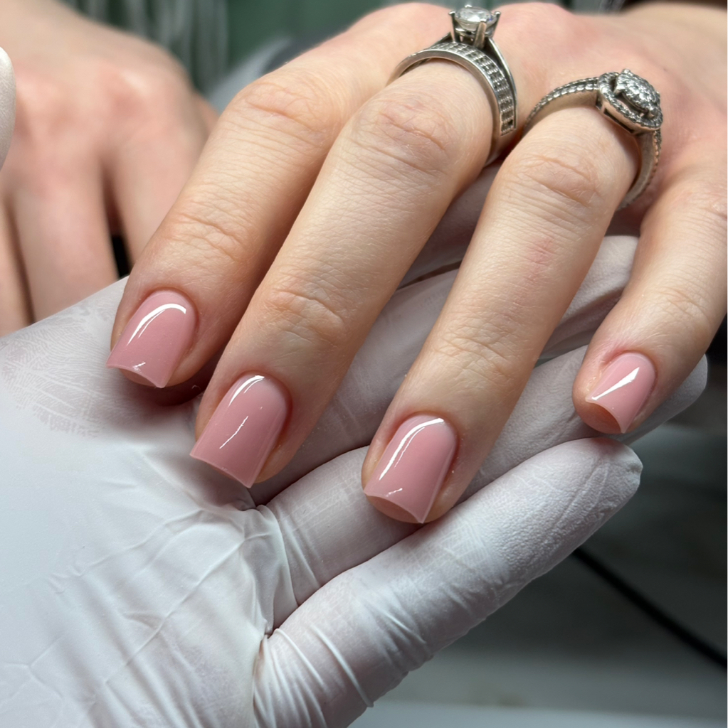 Маникюр + гель-лак (однотон или несложный дизайн)