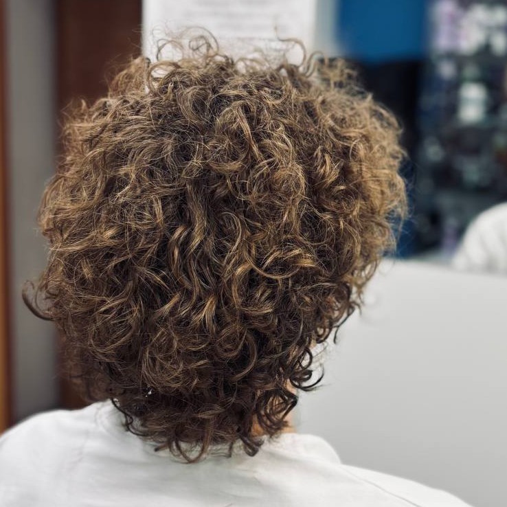 Биохимическая завивка волосы до плеч