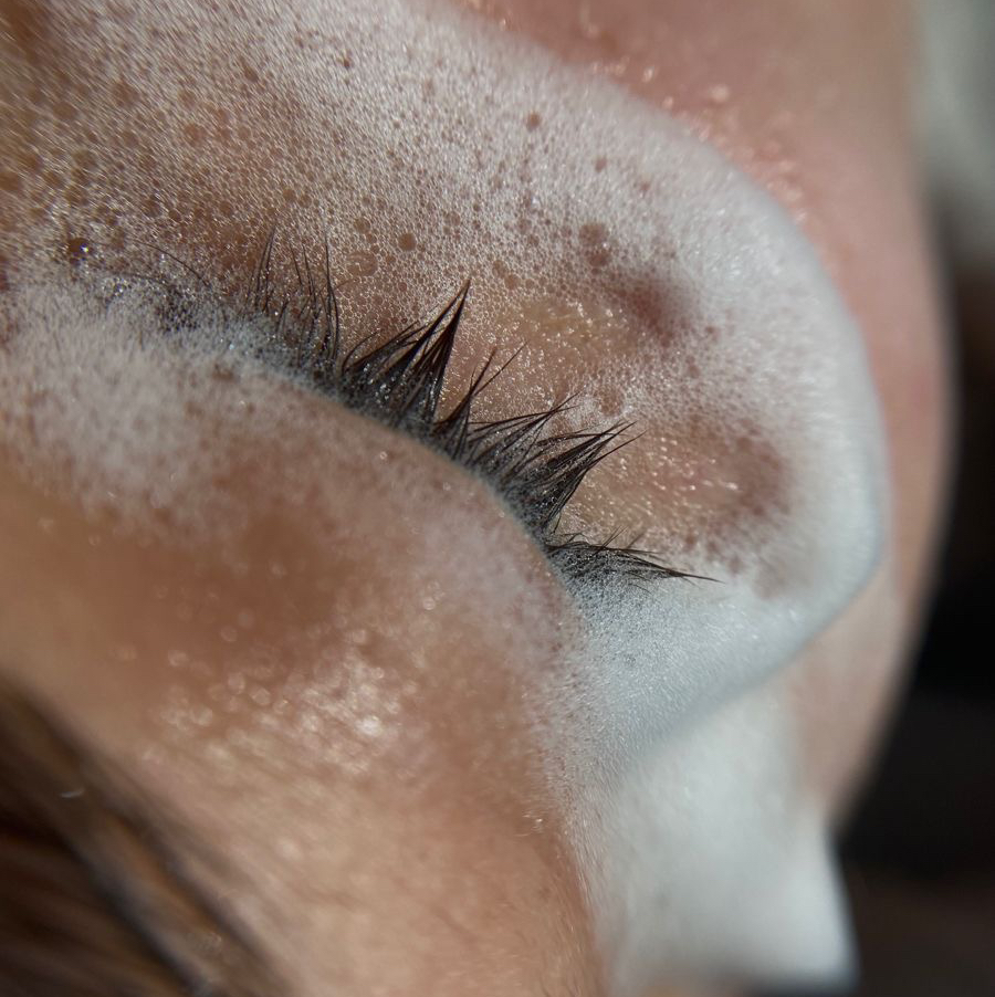 Снятие наращенных ресниц