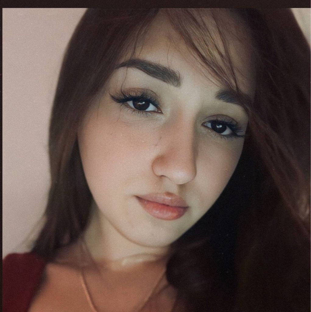 Жасмин( принимает на Старых большевиков,3в)