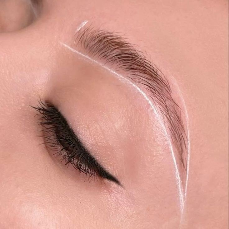 Коррекция бровей