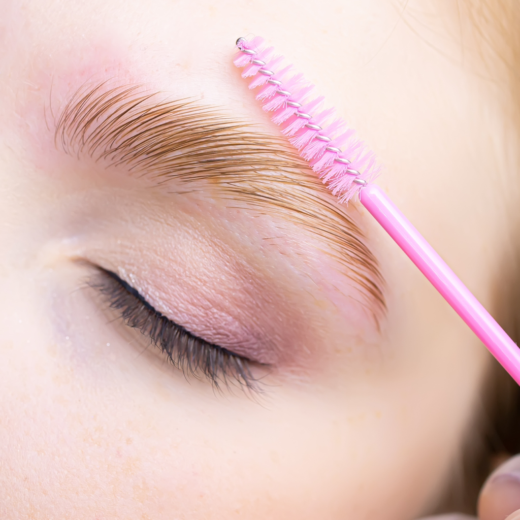 Долговременная укладка бровей + коррекция воском/пинцетом