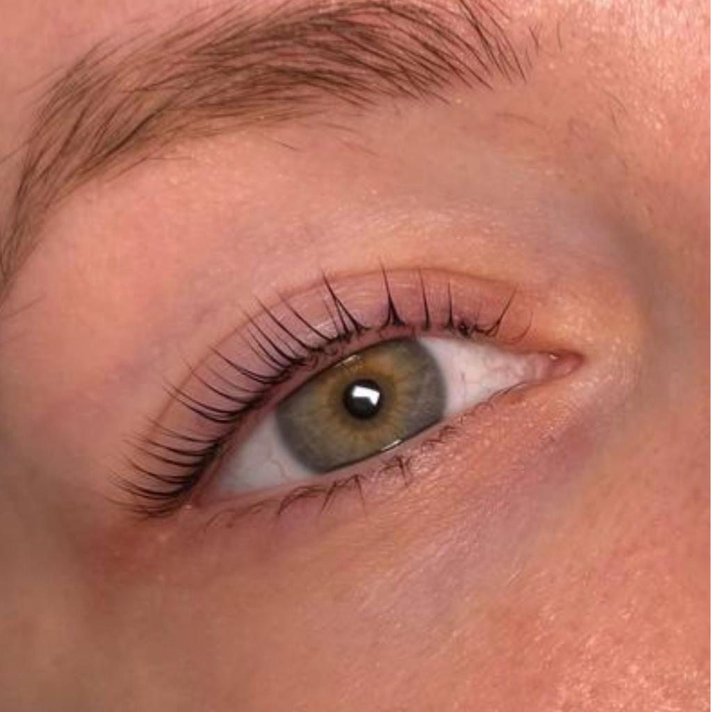 Ламинирование ресниц с окрашиванием